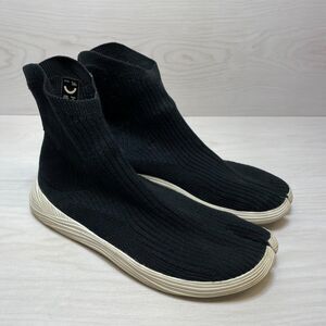 ILYSM Vegan Tabi Sneaker Unisex M7/W8.5 Black White High Top Split Toe Pull On